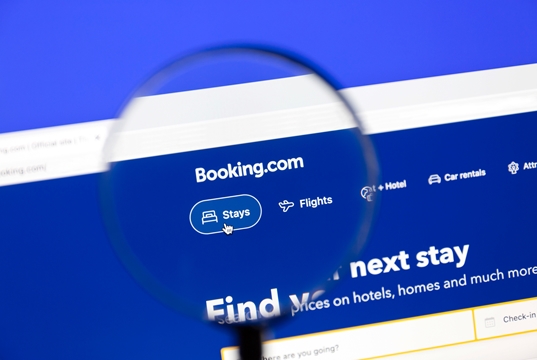 Booking.com lancia l’intelligenza artificiale per costruire i viaggi