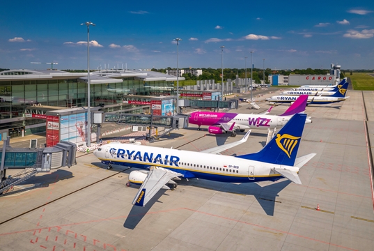 La metà del mercato aereo polacco in mano a Ryanair e Wizz Air